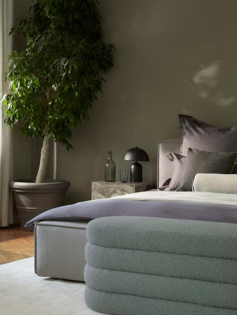 bedroom in green