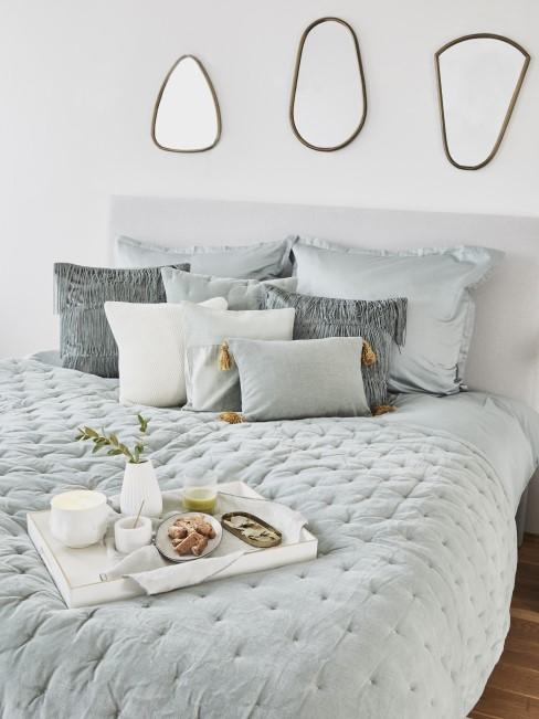 bedroom in green